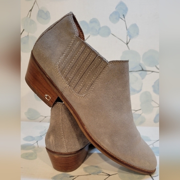 Coach Carter Ankle Suede  bootie Size 8B - Picture 4 of 8